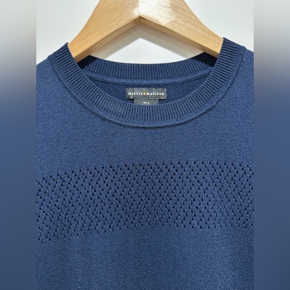 Navy Mercer and Madison sweater shirt with cutout shoulders - Picture 2 of 4